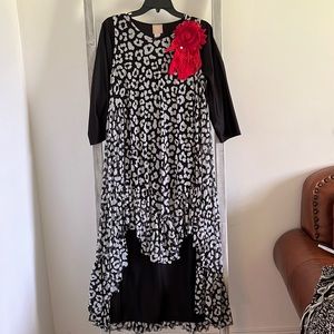 Zadie B’s Black & White Leopard Print Tunic Size Small